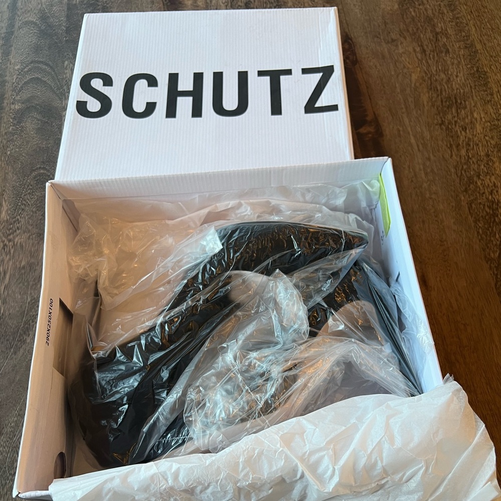 Schutz Arlette Size 9.5 Black Never Worn